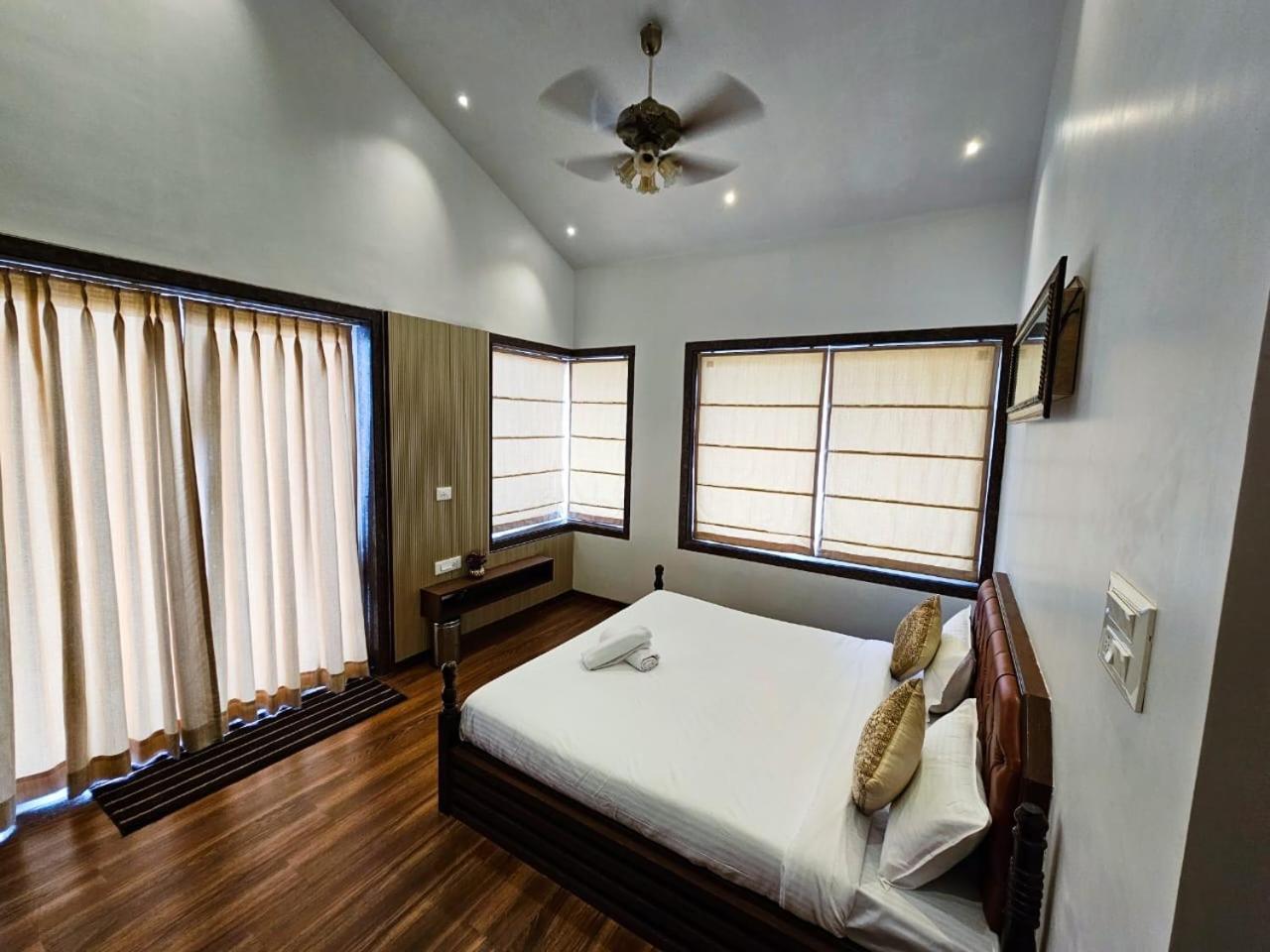 Premium Chalet Lonavala Eksteriør bilde